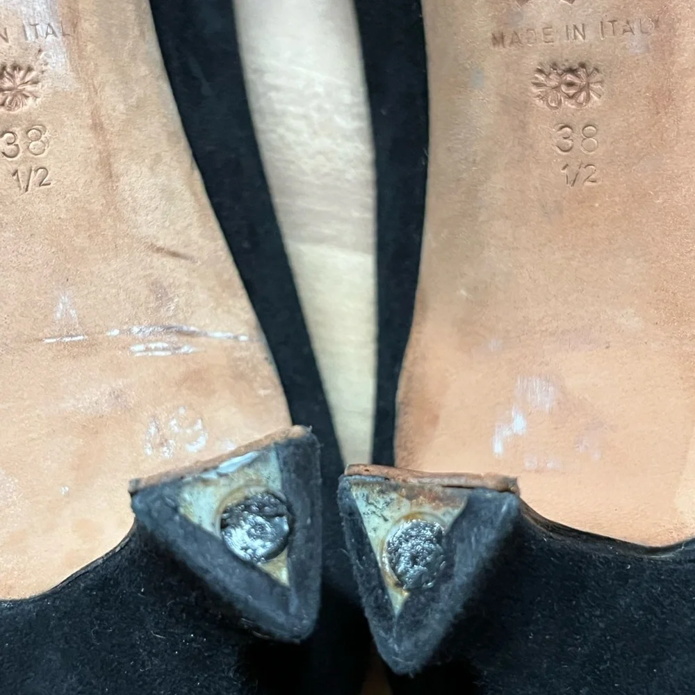 Manolo Blahnik Suede Pumps  38.5